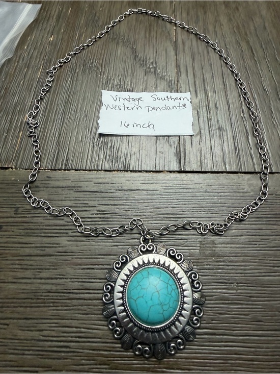 Jewelry - Turquoise Oval Western Pendant Necklace
